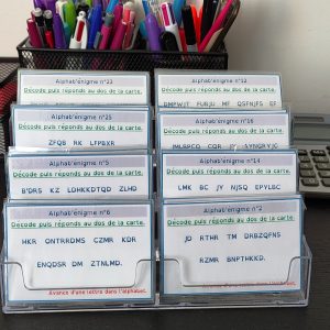 Autonomie – Cartes à plastifier – Énigmes sur l’alphabet